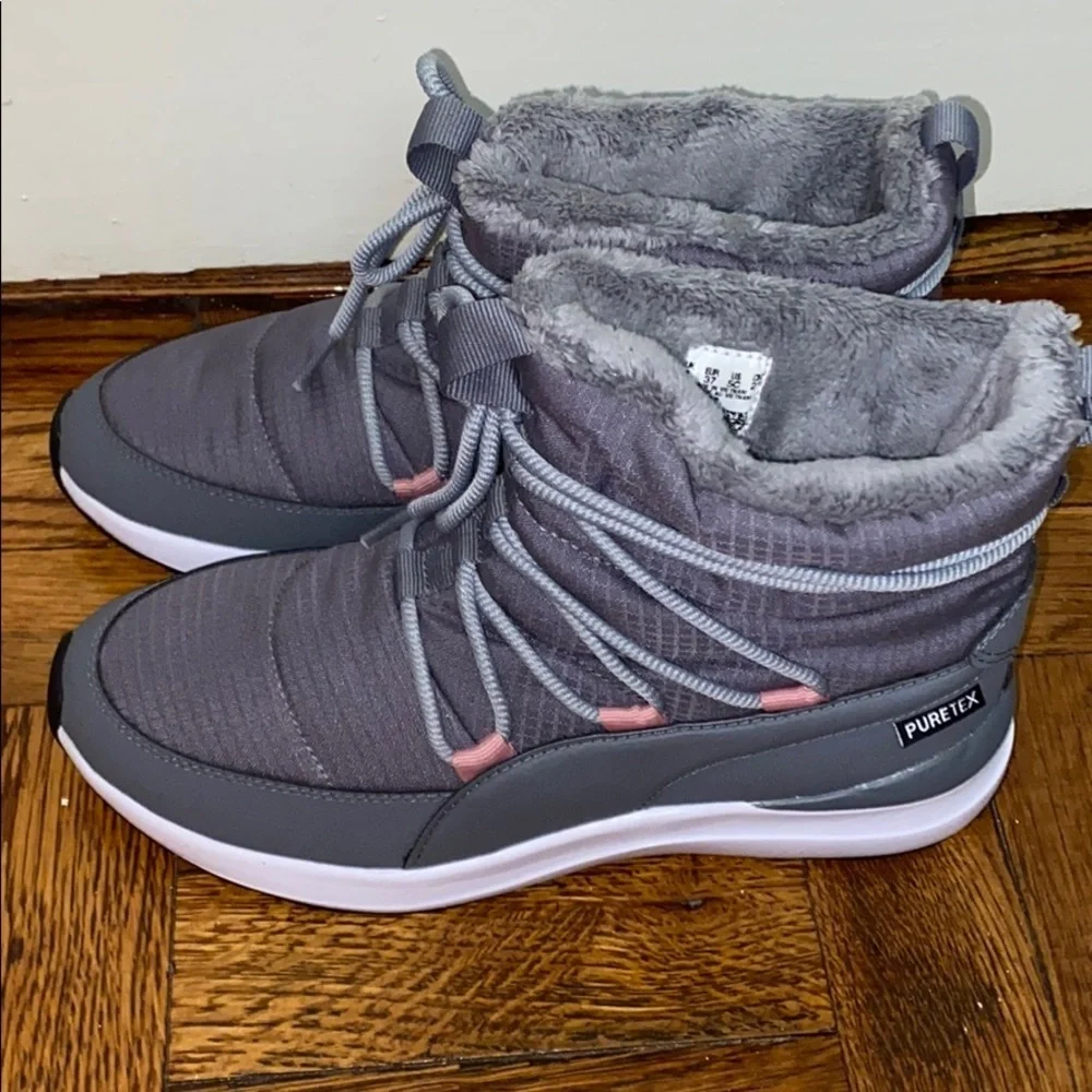 NWT Puma adela winter boots jr size: 5 big kids